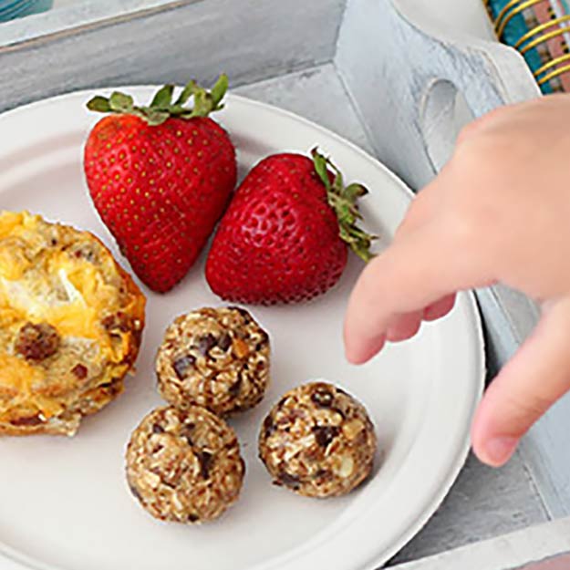 On-the-Go Oatmeal Energy Bites