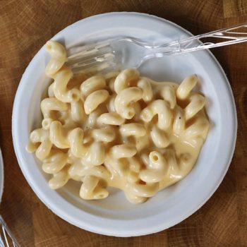 Macaroni and cheese on a Chinet Classic plate