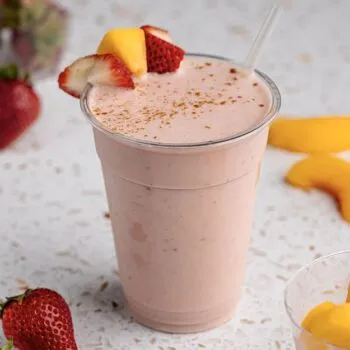 Strawberry Peach smoothie in a Chinet cup