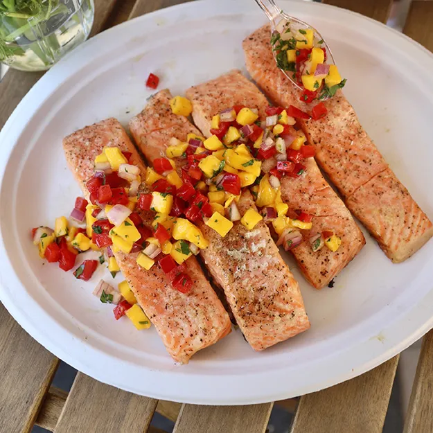 Grilled salmon with mango salsa